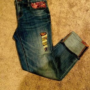 EUC CHICOS GIRLFRIEND JEANS. sz0  Distressed look with satin contrast fabric.